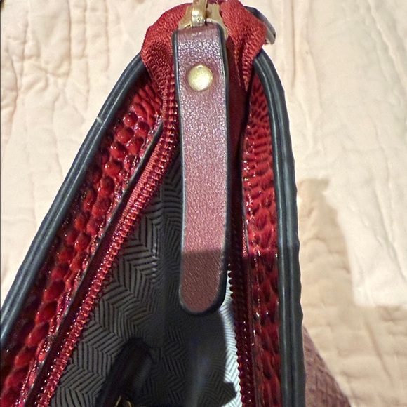 Elegant Red Faux Crocodile-Embossed Women's Tote Purse - Picture 6 of 10